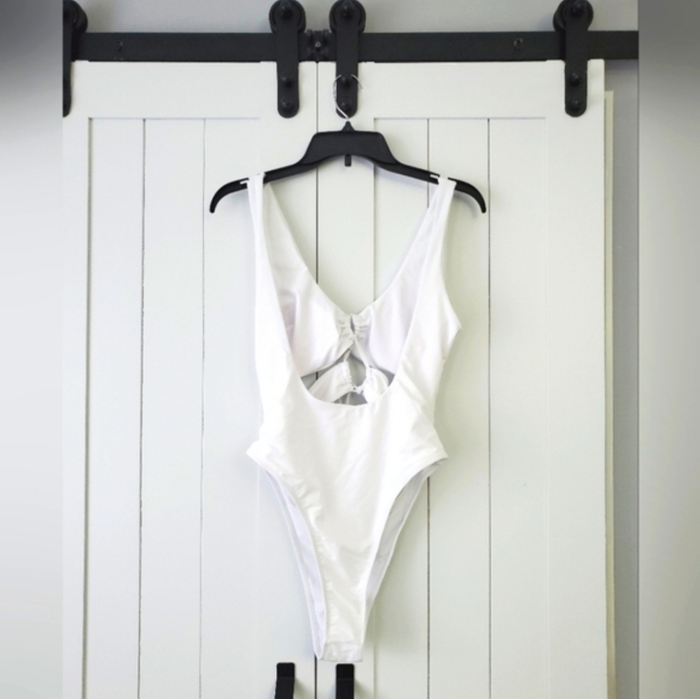 CHYRII Very Sexy White One Piece Swimsuit. NEW! - Picture 2 of 4
